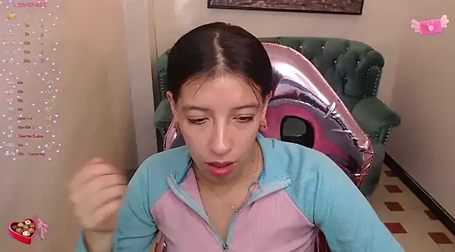 Snapshot of _lucy_v chatting on 02-15-25, 06:33 lucy v online show from 02-15-25, 06:33