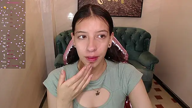 Snapshot of _lucy_v chatting on 02-14-25, 03:33 lucy v online show from 02-14-25, 03:33