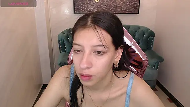 Snapshot of _lucy_v chatting on 01-31-25, 03:30 lucy v online show from 01-31-25, 03:30