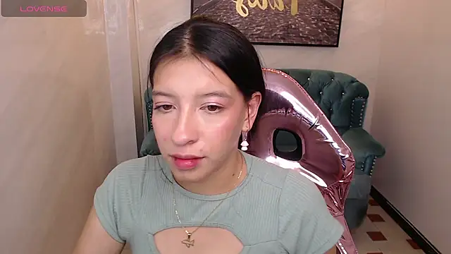 Snapshot of _lucy_v chatting on 03-13-25, 10:26 lucy v online show from 03-13-25, 10:26