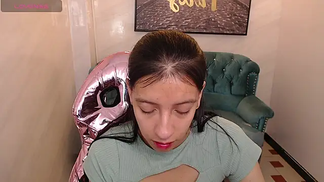 Snapshot of _lucy_v chatting on 03-01-25, 03:32 lucy v online show from 03-01-25, 03:32