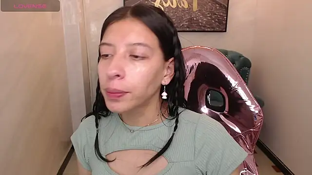 Snapshot of _lucy_v chatting on 02-07-25, 03:34 lucy v online show from 02-07-25, 03:34