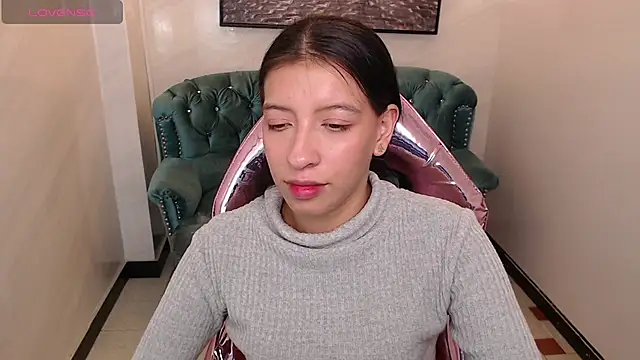 Snapshot of _lucy_v chatting on 02-28-25, 04:20 lucy v online show from 02-28-25, 04:20