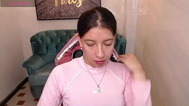 Snapshot of _lucy_v chatting on 03-11-25, 04:19 lucy v online show from 03-11-25, 04:19