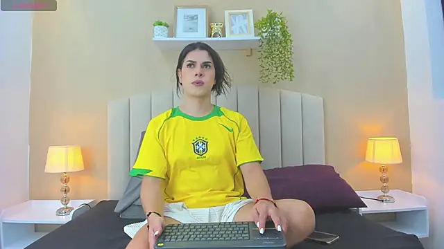 Luciana Ortiz1 online show from 05-12-26, 06:03