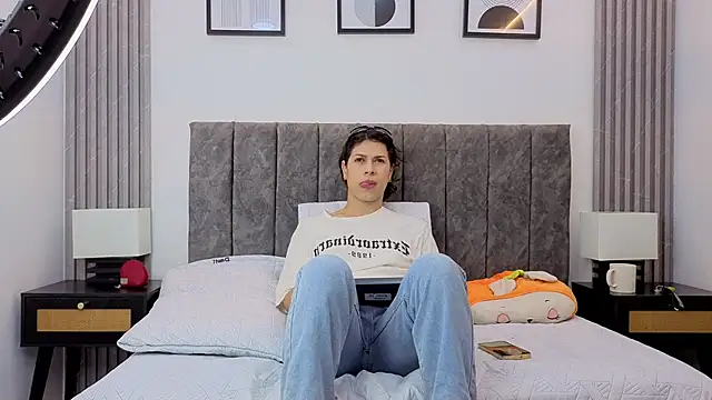 Luciana Ortiz1 online show from 01-06-26, 12:42