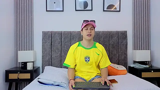 Luciana Ortiz1 online show from 12-15-25, 01:28