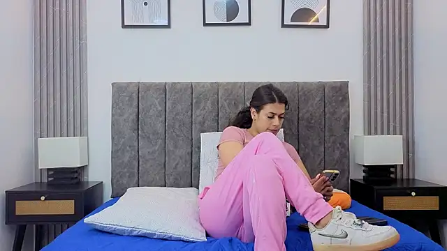 Luciana Ortiz1 online show from 01-08-26, 01:50