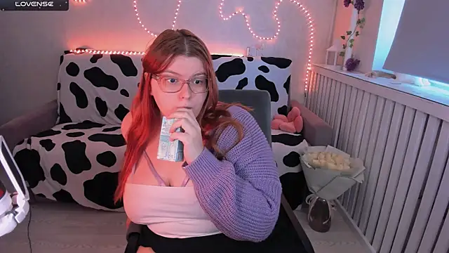 Snapshot of Melissa_Purr chatting on 09-21-25, 04:28 Melissa Purr online show from 09-21-25, 04:28