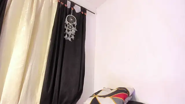 Snapshot of katia__dann chatting on 10-18-25, 09:17 katia  dann online show from 10-18-25, 09:17