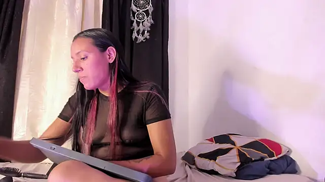 Snapshot of katia__dann chatting on 09-20-25, 09:53 katia  dann online show from 09-20-25, 09:53