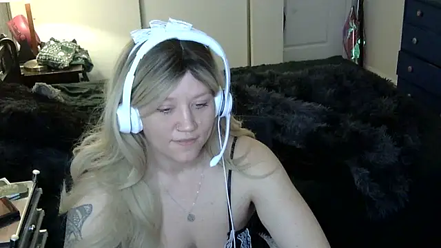 Snapshot of ziggyspice chatting on 01-12-25, 07:11 ziggyspice online show from 01-12-25, 07:11