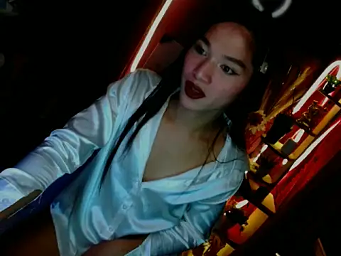 Snapshot of Ur_dreamgurl05 chatting on 12-23-25, 06:02 Ur dreamgurl05 online show from 12-23-25, 06:02