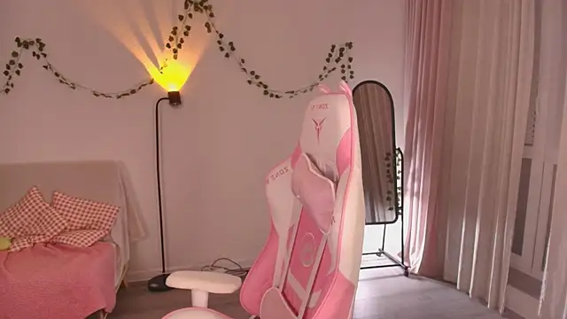 Snapshot of Eva_Davi chatting on 12-23-25, 01:49 Eva Davi online show from 12-23-25, 01:49