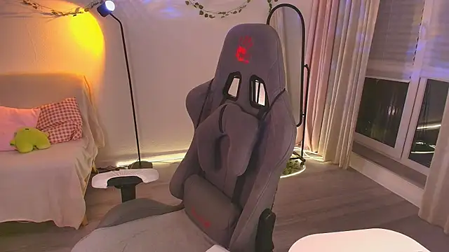 Snapshot of Eva_Davi chatting on 11-18-25, 02:27 Eva Davi online show from 11-18-25, 02:27