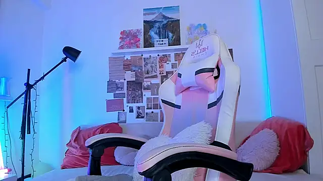 Mia Madden online show from 09-18-25, 03:42