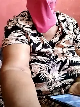 Snapshot of naughtygrannyXXX chatting on 10-06-25, 11:22 naughtygrannyXXX online show from 10-06-25, 11:22