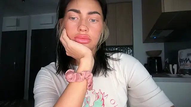 Marakuia054 online show from 11-17-25, 07:01