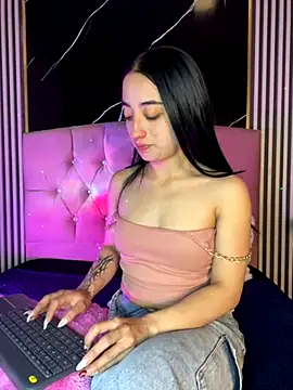 Snapshot of Ady_18 chatting on 09-25-25, 03:51 Ady 18 online show from 09-25-25, 03:51