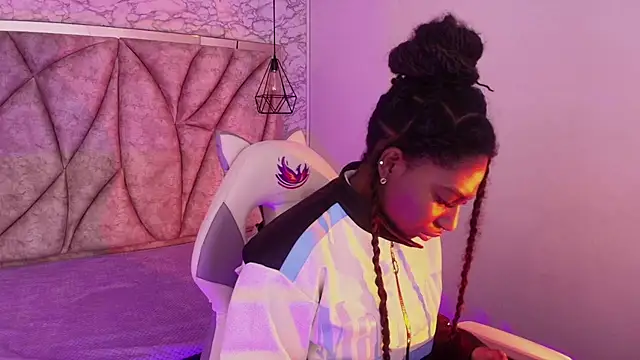 Queen perla  online show from 11-21-25, 12:26