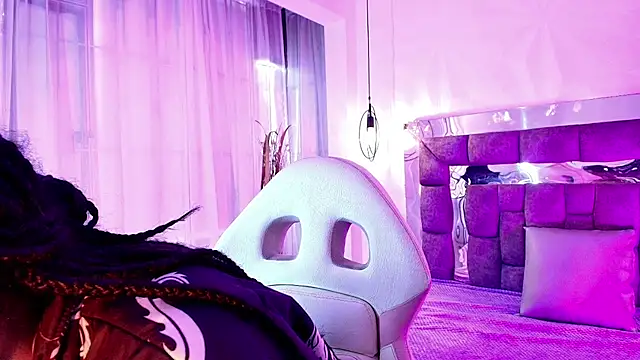 Queen perla  online show from 07-15-26, 01:40