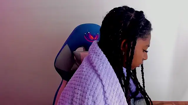 Queen perla  online show from 10-30-25, 02:32