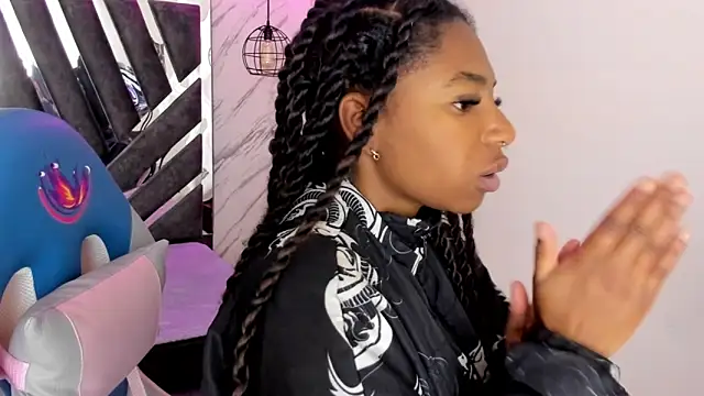 Queen perla  online show from 10-25-25, 12:17