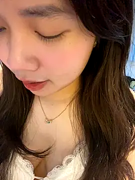 Hotellinh12 online show from 10-27-25, 04:52