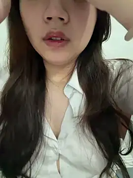 Snapshot of Hotellinh12 chatting on 05-06-26, 04:44 Hotellinh12 online show from 05-06-26, 04:44