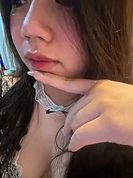 Hotellinh12 online show from 04-22-26, 03:41