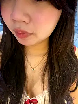 Hotellinh12 online show from 10-18-25, 04:53