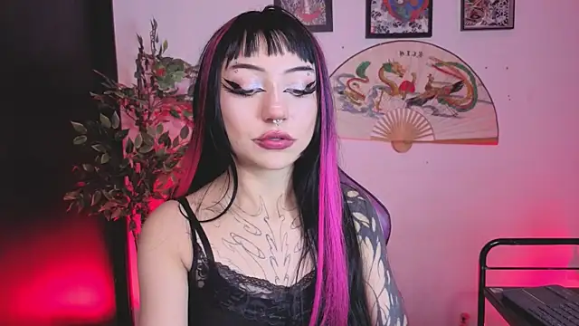 Snapshot of catipetite chatting on 07-05-26, 06:42 catipetite online show from 07-05-26, 06:42