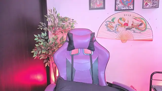 Snapshot of catipetite chatting on 07-28-26, 04:27 catipetite online show from 07-28-26, 04:27