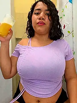 Watagatapitusberry1 online show from 12-17-25, 07:41