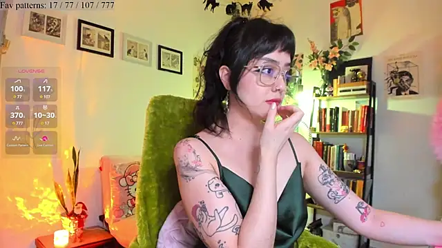 Conlosmichis online show from 12-17-25, 11:10