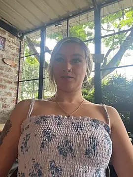 Snapshot of MaryDeniro chatting on 05-14-26, 03:31 MaryDeniro online show from 05-14-26, 03:31