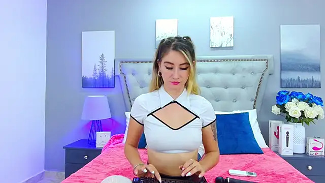 MaryDeniro online show from 09-26-25, 02:02