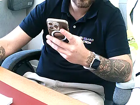 Snapshot of Boysexy98 chatting on 05-07-26, 11:46 Boysexy98 online show from 05-07-26, 11:46