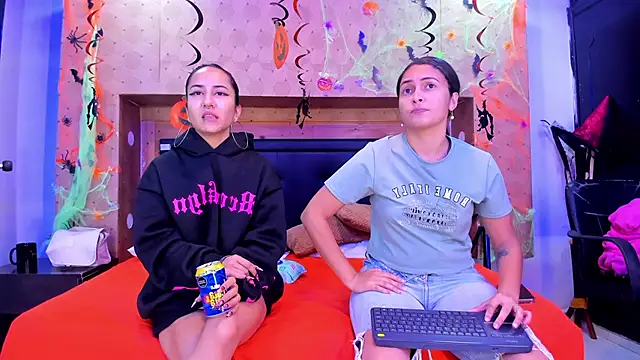 SofiAndNicol online show from 10-30-25, 11:08