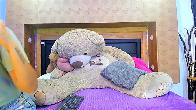 SofiAndNicol online show from 11-08-25, 11:14