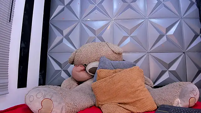 SofiAndNicol online show from 04-14-26, 11:04