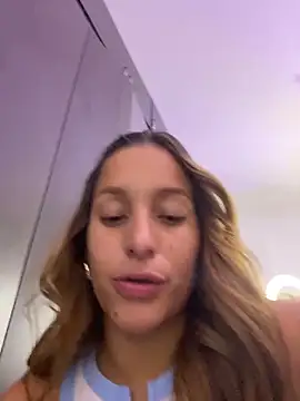 Snapshot of Agnescruzz chatting on 01-18-26, 06:33 Agnescruzz online show from 01-18-26, 06:33