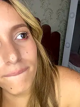 Agnescruzz online show from 10-15-25, 05:21