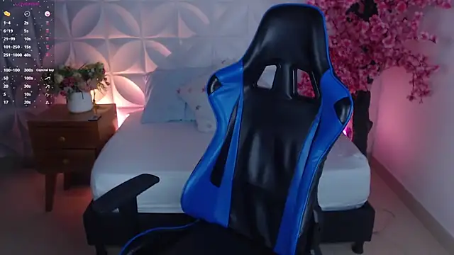 Snapshot of lizowenn_ chatting on 11-14-25, 08:34 lizowenn online show from 11-14-25, 08:34