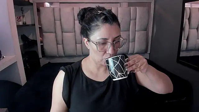 GiaFox  online show from 10-06-25, 07:36