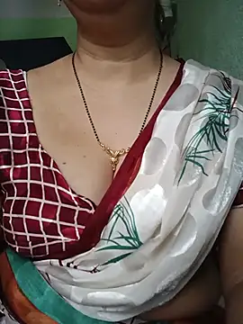 Snapshot of Rosy-B chatting on 07-12-26, 12:33 Rosy-B online show from 07-12-26, 12:33