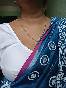 Snapshot of Rosy-B chatting on 07-17-26, 12:30 Rosy-B online show from 07-17-26, 12:30