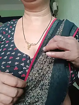 Snapshot of Rosy-B chatting on 07-15-26, 12:28 Rosy-B online show from 07-15-26, 12:28