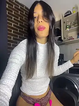 Snapshot of Valentinabaker chatting on 04-27-26, 03:43 Valentinabaker online show from 04-27-26, 03:43