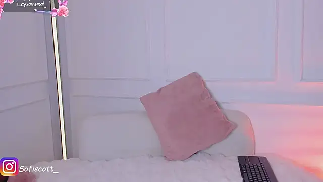 SofiScott  online show from 02-08-26, 10:51